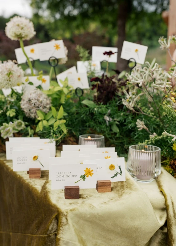 A Wildflower Wedding Where the Hillside Picked the Palette